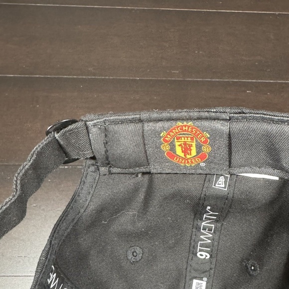 New Era Manchester United FC 9Twenty Strap Back Adjustable Hat Red White Black - Picture 7 of 7
